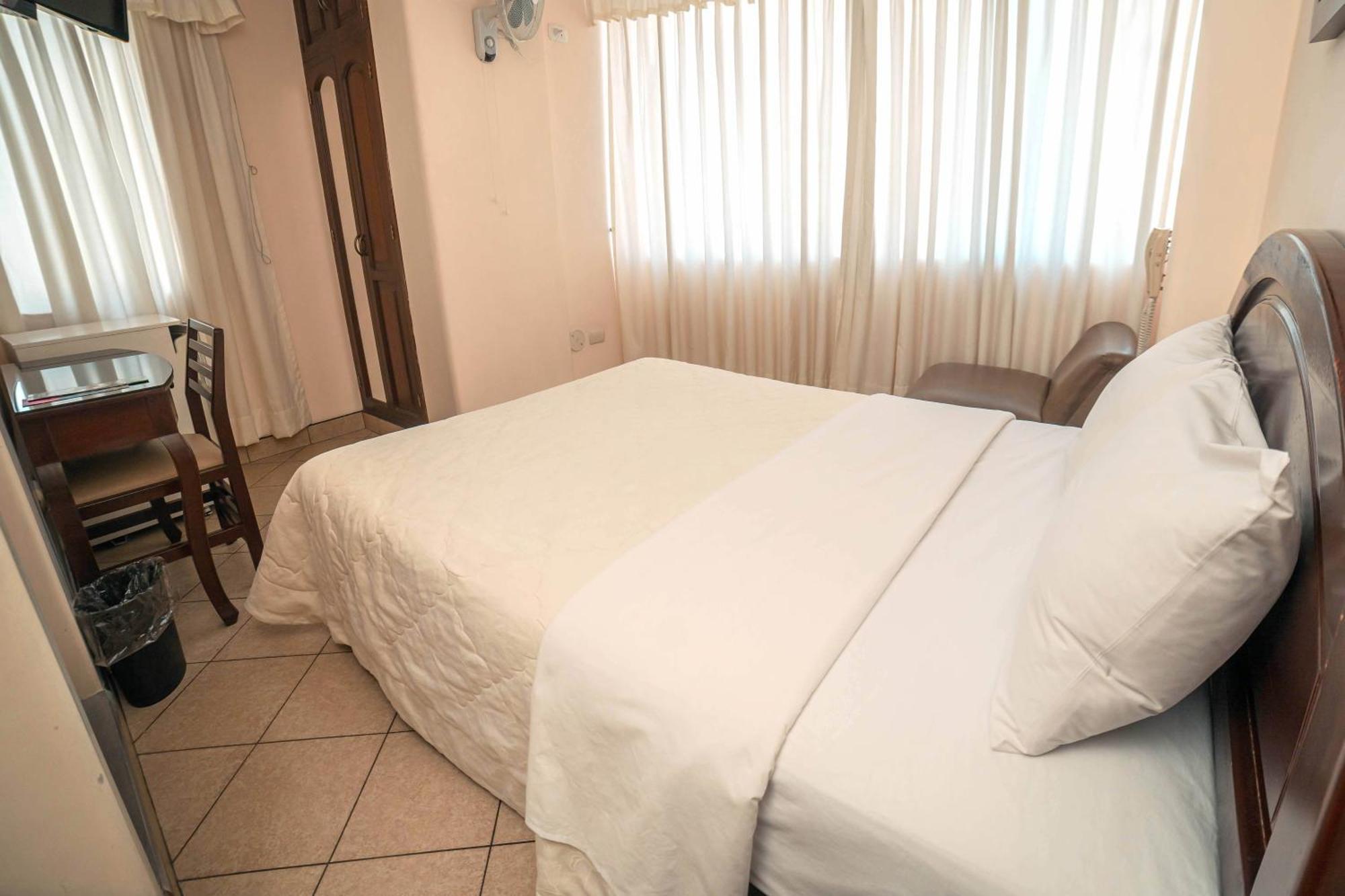 Hotel Torre Norte Trujillo Esterno foto